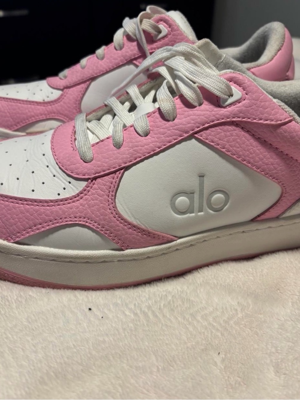 ALO Yoga Pink & White Leather recovery Sneakers